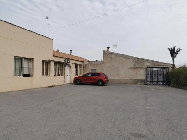 Nave en Algoda-Matola-Llano de San José