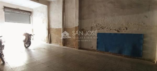 Local en Barrio Carrús Este