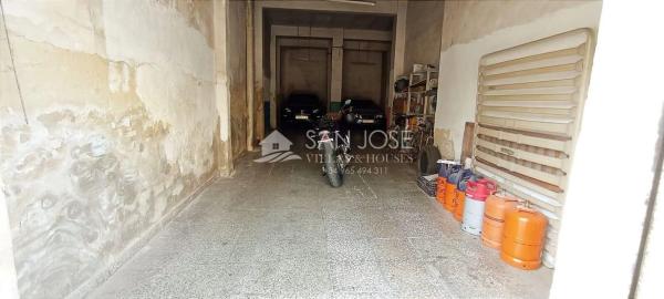 Local en Barrio Carrús Este