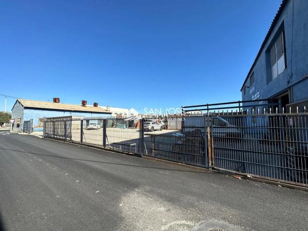 Nave en Algoda-Matola-Llano de San José