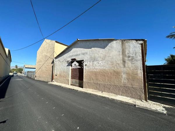 Nave en Algoda-Matola-Llano de San José