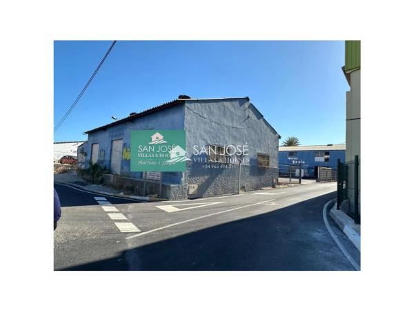 Nave en Algoda-Matola-Llano de San José