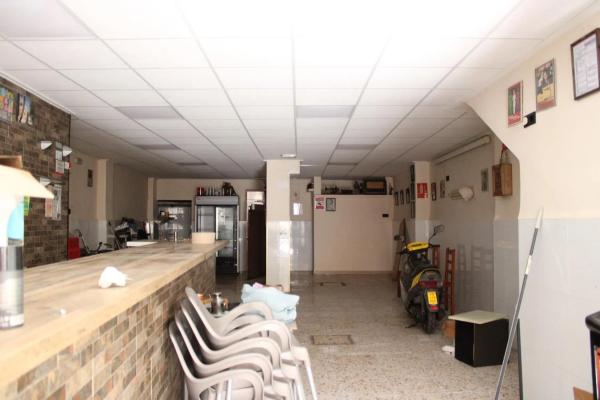 Local en Barrio Carrús Este