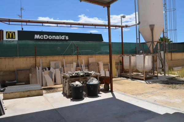 Nave en carretera Elche-Santa Pola, 11