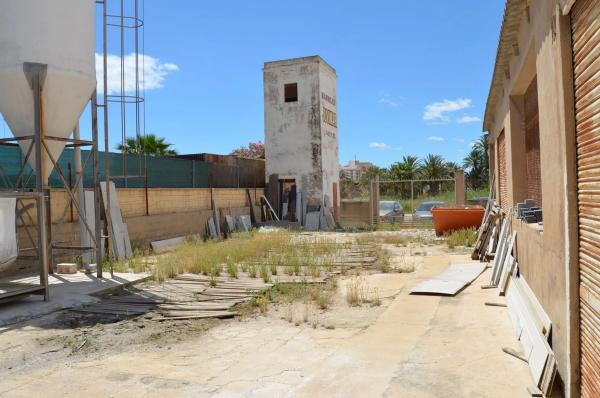 Nave en carretera Elche-Santa Pola, 11