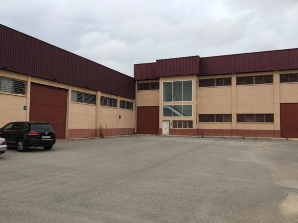 Nave en Maitino-Perleta