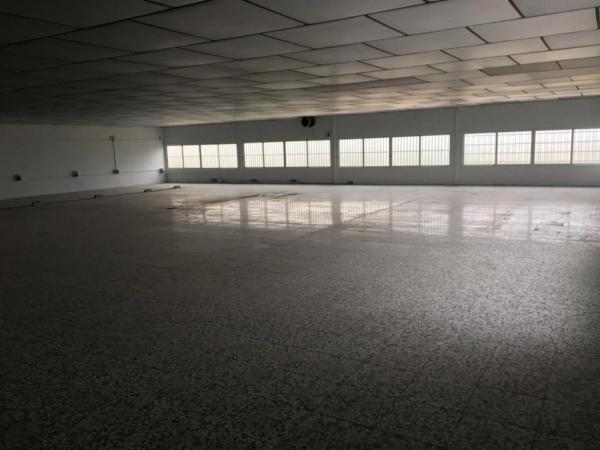 Nave en Maitino-Perleta