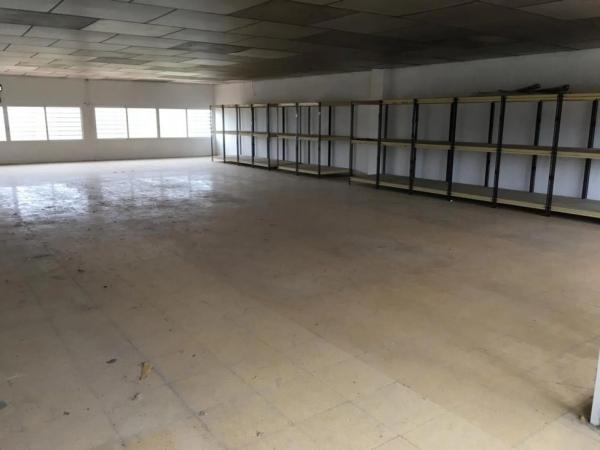 Nave en Maitino-Perleta