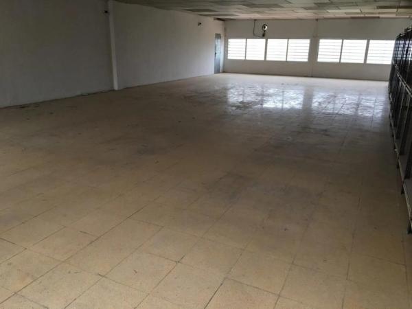 Nave en Maitino-Perleta