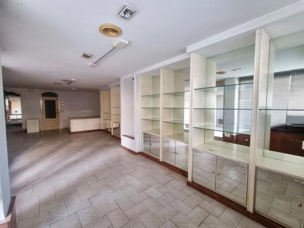 Local en plaza Maestro Quislant