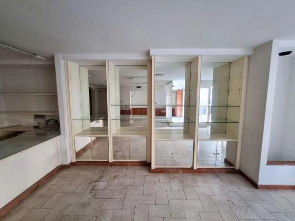 Local en plaza Maestro Quislant