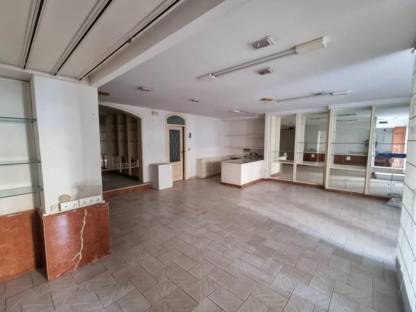 Local en plaza Maestro Quislant