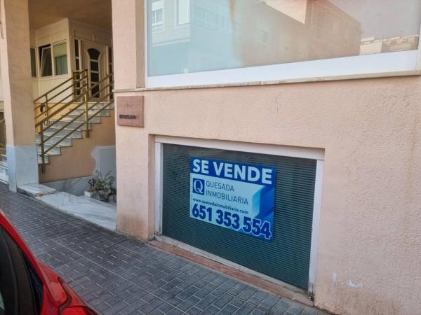 Local en plaza Maestro Quislant