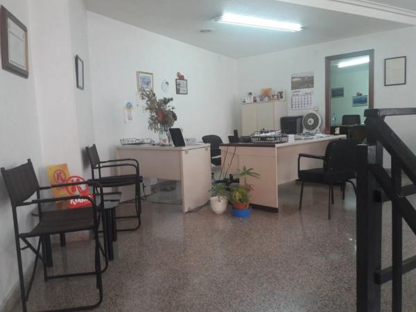 Local en Barrio Carrús Oeste