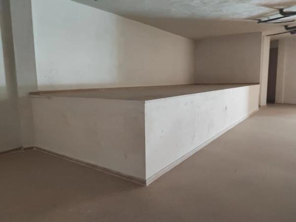 Local en Barrio Reina Victoria-Miguel Hernández