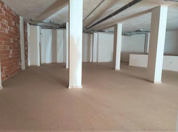 Local en Barrio Reina Victoria-Miguel Hernández