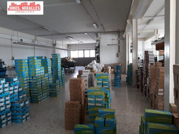 Nave en Barrio Toscar