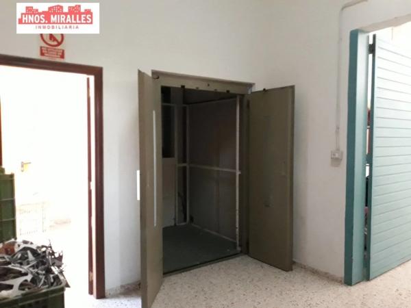 Nave en Barrio Toscar