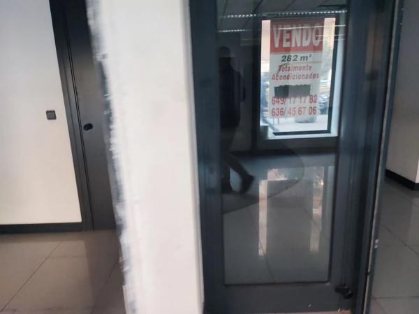 Local en avenida Nit Del Alba, 33