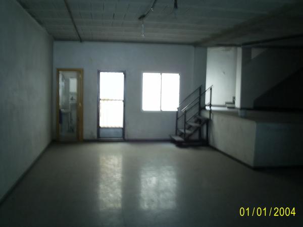 Local en calle Hermanos Navarro Caracena, 32