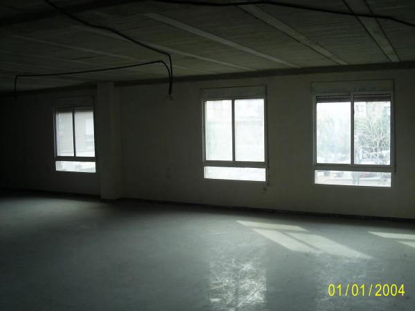 Local en calle Hermanos Navarro Caracena, 32