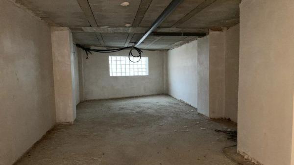 Local en calle Josep Serrano