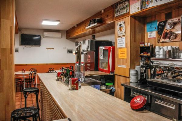 Local en avenida Francisco Victoria Laporta, 4