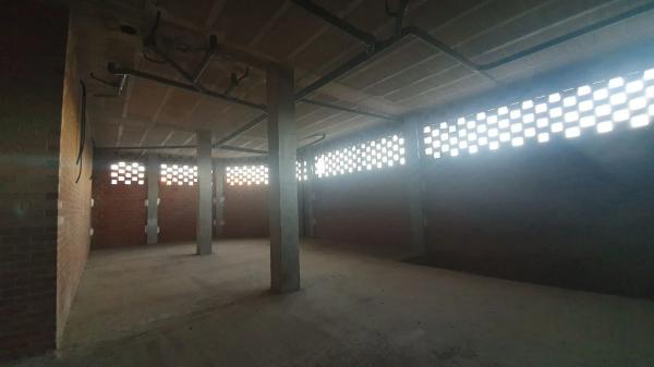 Local o nave en avenida del País Valencià