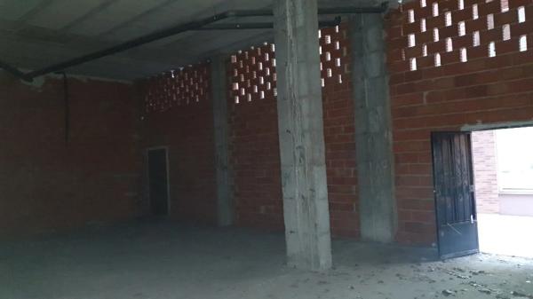 Local o nave en calle d'Enric Valor