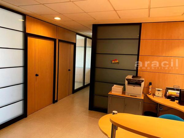 Nave en calle del Ferrocarril