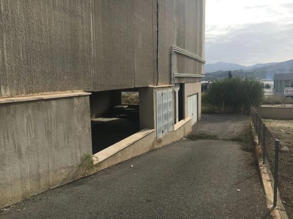 Nave en avenida d'Alacant, 11