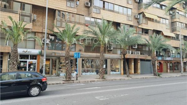 Local en Barrio Ensanche-Diputación