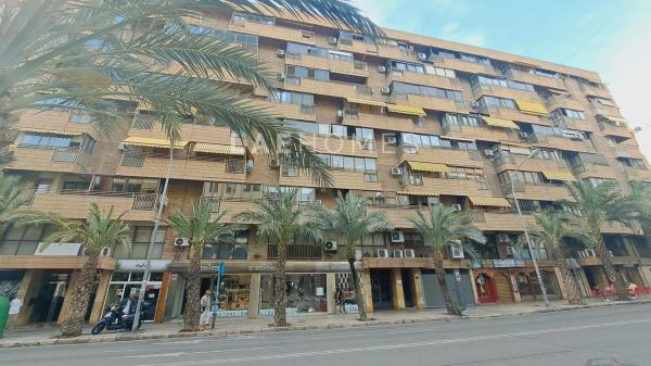 Local en Barrio Ensanche-Diputación