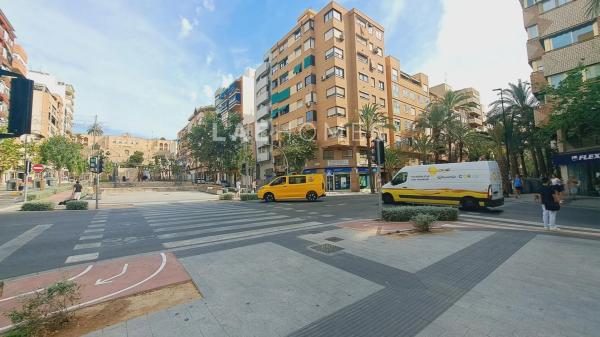 Local en Barrio Ensanche-Diputación