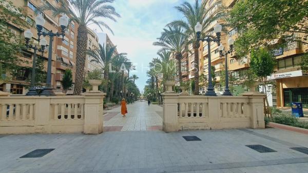 Local en Barrio Ensanche-Diputación