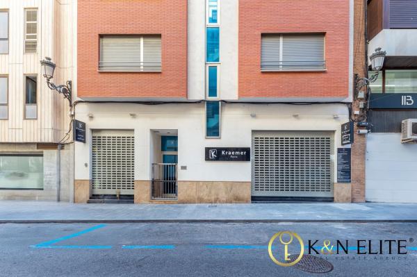 Local en calle Pintor Agrasot, 3