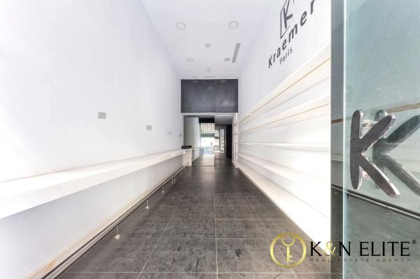 Local en calle Pintor Agrasot, 3