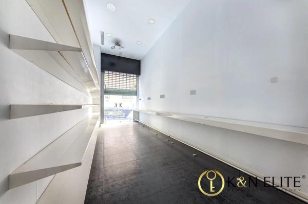 Local en calle Pintor Agrasot, 3