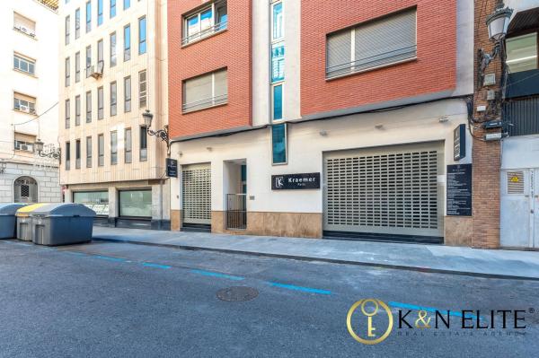 Local en calle Pintor Agrasot, 3