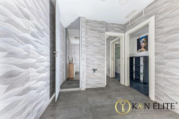 Local en calle Pintor Agrasot, 3