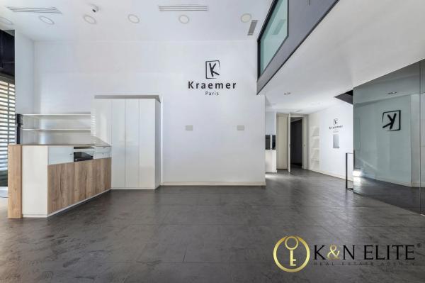 Local en calle Pintor Agrasot, 3