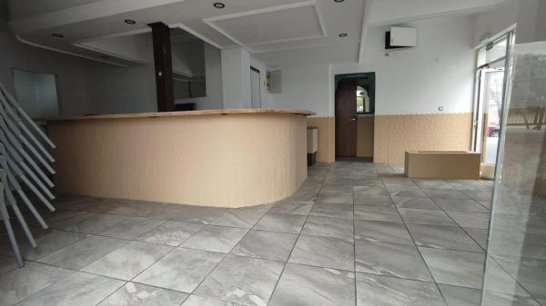 Local en calle de Perú, 4