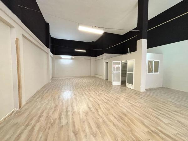 Local en calle Alberola, 9