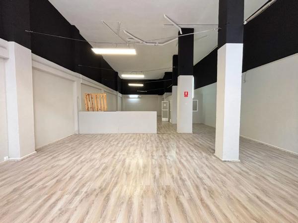 Local en calle Alberola, 9