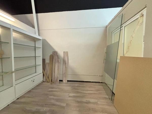 Local en calle Alberola, 9