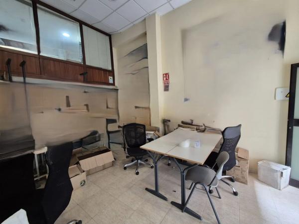 Local en calle Capitán Hernández Mira