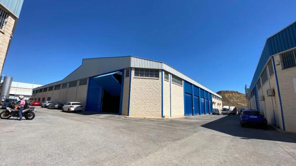 Nave en calle del Marco