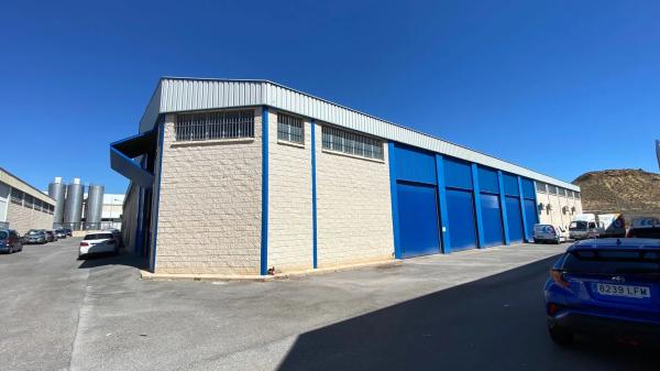 Nave en calle del Marco