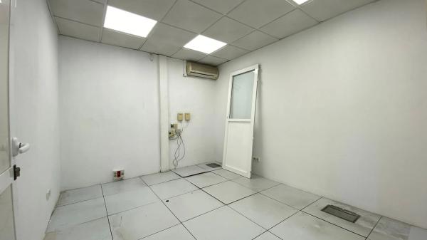 Nave en calle del Marco