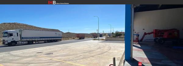 Nave en calle del Marco